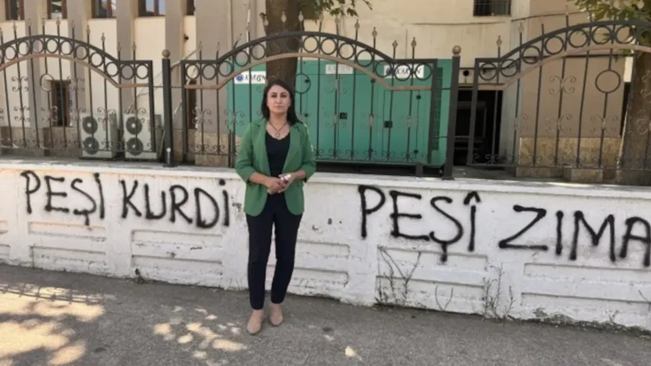 DEM Parti Milletvekili Oduncu, Batman Valiliği duvarına yazdı: Önce Kürtçe, önce dil