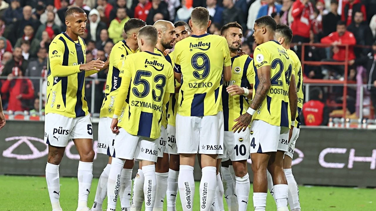 Fenerbahçe, UEFA Avrupa Ligi’nde Bugün Manchester United’ı ağırlayacak