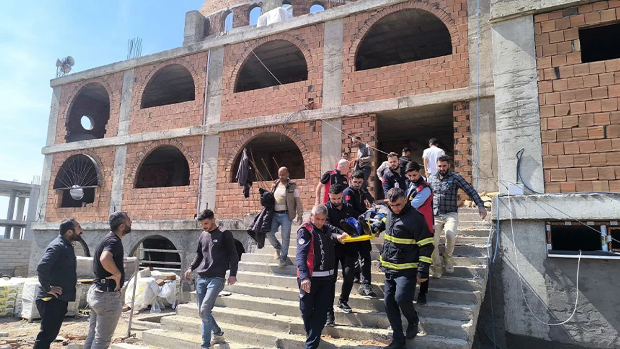Mardin’de cami inşaatında facia: İskele çöktü, 2 işçi ağır yaralandı