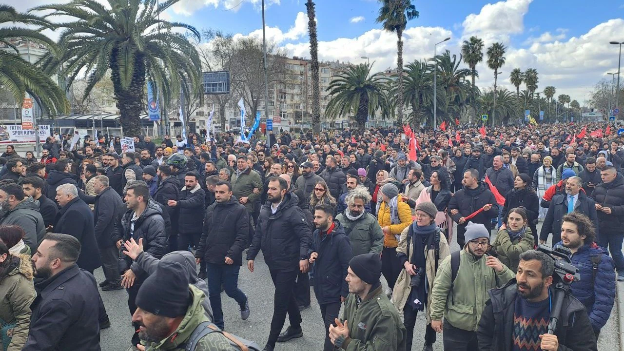 İmamoğlu’nun Gözaltına Alınmasını Protesto Edenler Saraçhane’ye Yürüyor